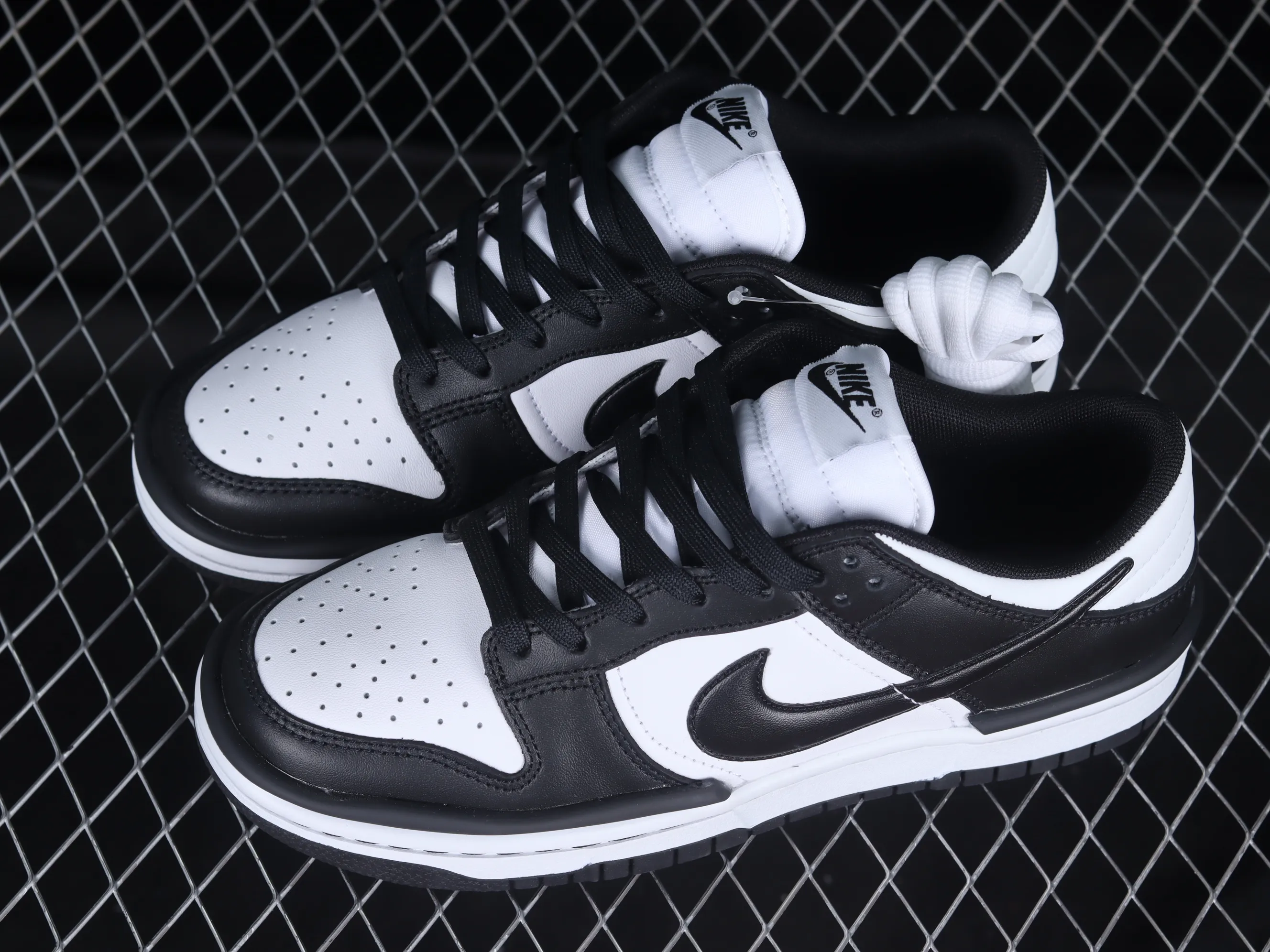 All Categories Nk SB Dunk Series Nk SB Dunk Low Low-top sneakers Nk Dunk Low "Twist Panda" Mutated Panda SB low-top sports and leisure sneakers DZ2794-001